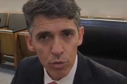 Deputado estadual Tovar Correia Lima durante entrevista sobre as eleições na Paraíba