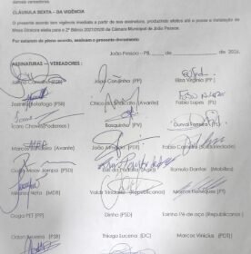 Documento reúne assinaturas de 20 vereadores em apoio à candidatura de João Corujinha à presidência da Câmara de João Pessoa.