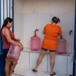 Sistemas de dessalinização do Programa Água Doce ampliam o acesso à água potável em comunidades rurais da Paraíba.