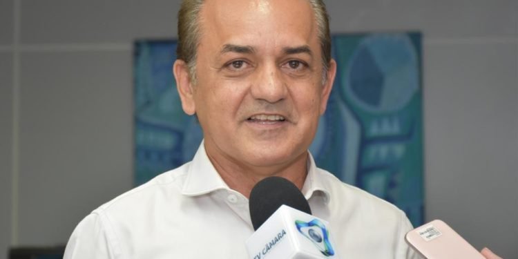 João Corujinha articula apoio de vereadores para disputar a presidência da Câmara Municipal de João Pessoa.