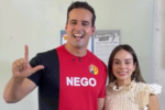 Governador da Paraíba, Lucas Ribeiro, durante votação do segundo turno das eleições presidenciais em Campina Grande.
