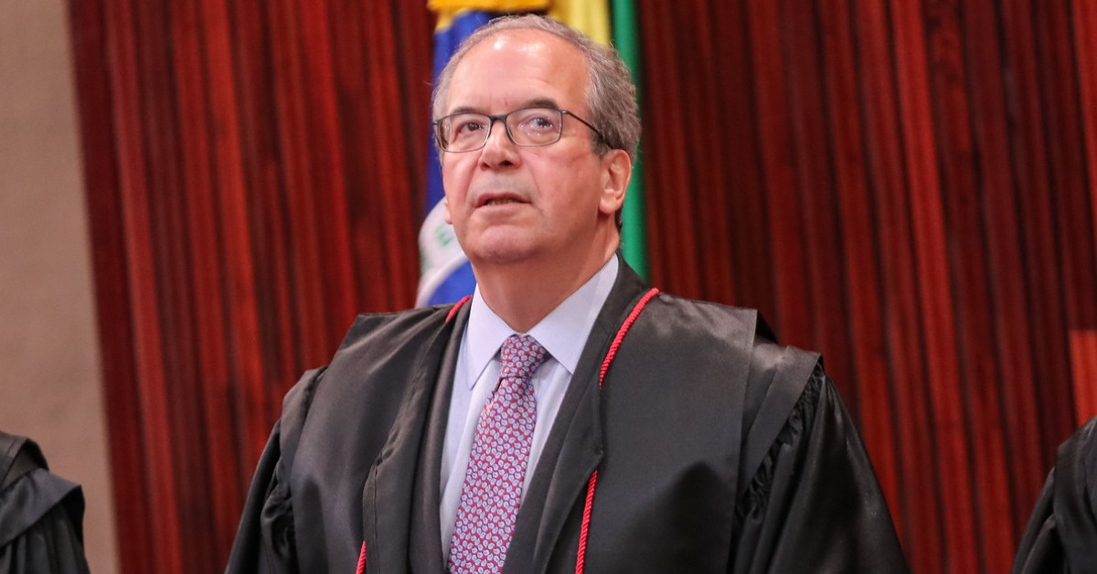 Ministro Ricardo Villas Bôas Cueva durante julgamento no Tribunal Superior Eleitoral.