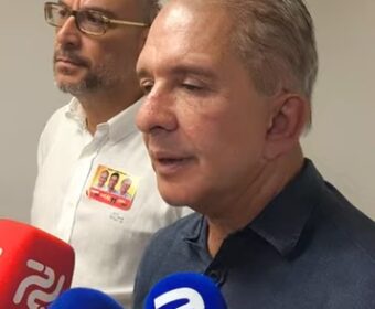 Nabor Wanderley durante entrevista sobre a reta final da campanha ao Senado na Paraíba.