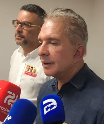 Nabor Wanderley durante entrevista sobre a reta final da campanha ao Senado na Paraíba.