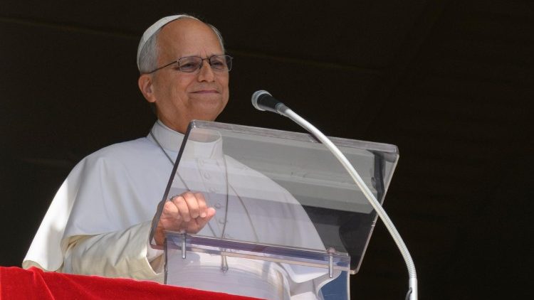 Papa Leão XIV durante a oração do Angelus na Praça São Pedro, no Vaticano.
