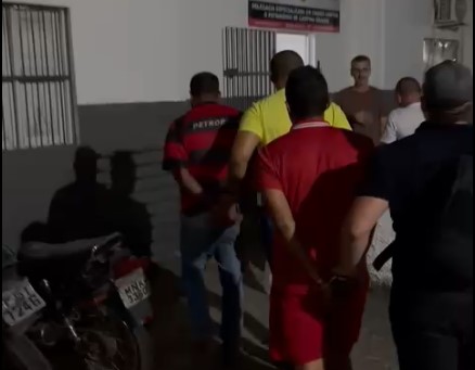 Polícia Civil da Paraíba durante operação contra grupo investigado por roubos a residências de agentes políticos