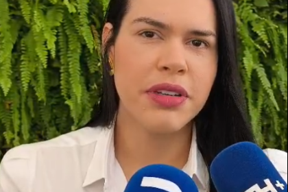 Rafaela Camaraense durante entrevista sobre o governo Lucas Ribeiro, investimentos federais e cenário político da Paraíba.