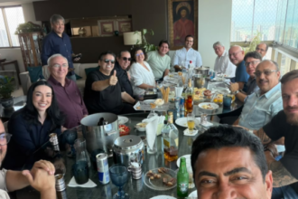 João Azevêdo, Lucas Ribeiro e vereadores participam de reunião que movimenta articulações políticas para a Prefeitura de João Pessoa em 2028.