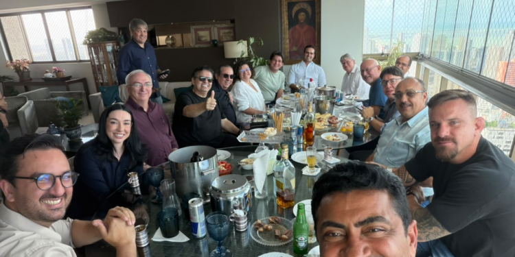 João Azevêdo, Lucas Ribeiro e vereadores participam de reunião que movimenta articulações políticas para a Prefeitura de João Pessoa em 2028.
