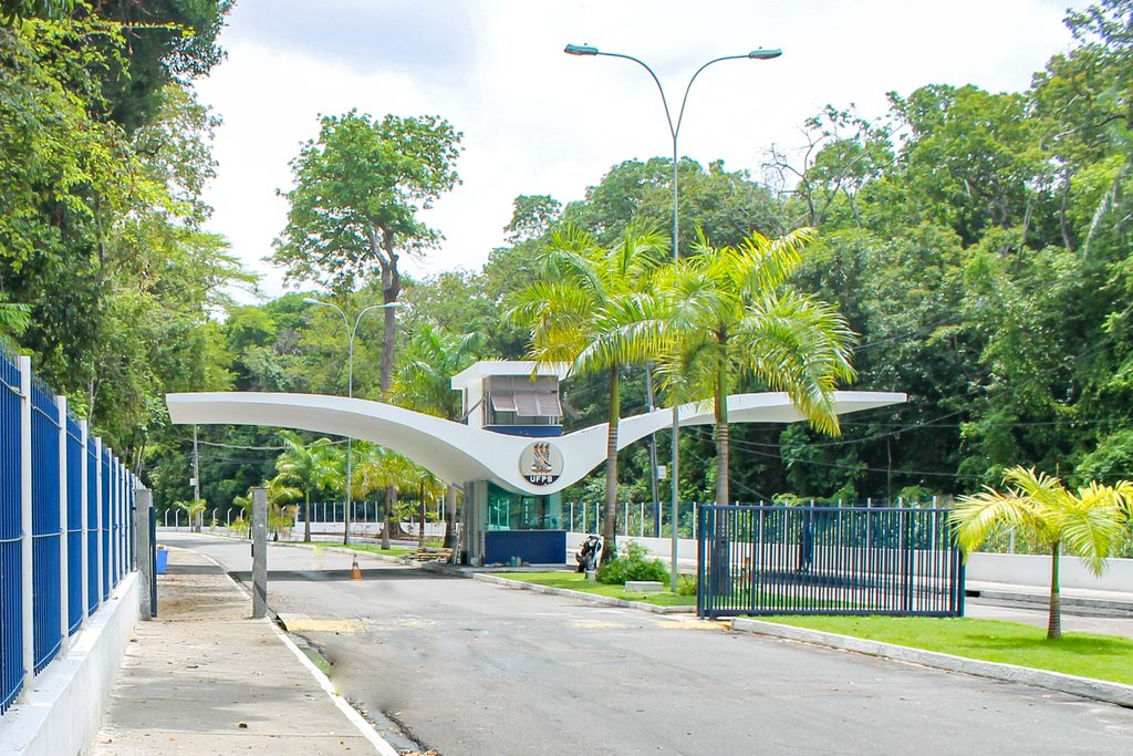 Comunicado da Reitoria da UFPB sobre a suspensão das aulas presenciais nos dias 23 e 26 de outubro de 2026.